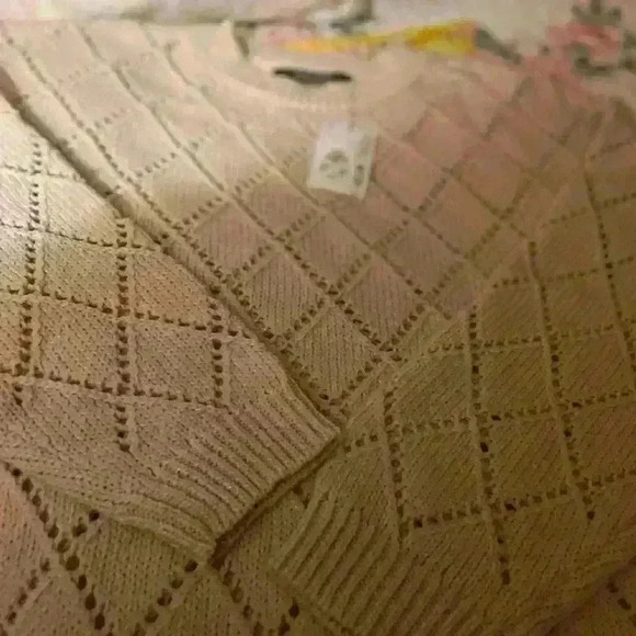 Ladies Ecru solid colored sweater sz L triangle pattern, - Picture 4 of 6